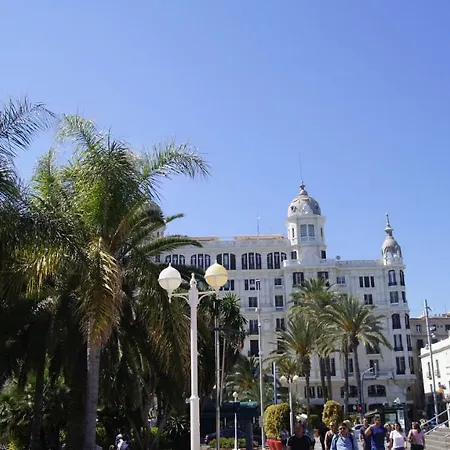 شقة 41 Calle Espronceda لقنت