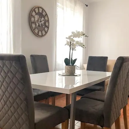 41 Calle Espronceda شقة